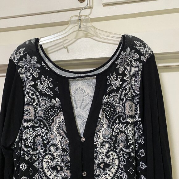 Maurices black & white tunic w/large design, size 2 - Picture 7 of 11
